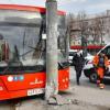 Восемь человек пострадали при столкновении автобуса с трамваем в Казани