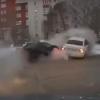 В Омске водитель устроил аварию, чтобы спасти пешеходов (ВИДЕО)