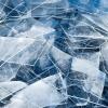 Более 50 сахалинских рыбаков уносит на льдине в море