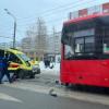 Один человек погиб, двое пострадали при столкновении «скорой» и автобуса в Казани