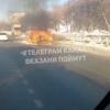 В Казани мусоровозу пришлось скинуть на дорогу загоревшиеся отходы