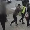 В Омске наркоман толкнул женщину под маршрутку и лишил себя зрения