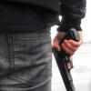 В Казани полицейские задержали мужчину, ходившего по улице Фучика с пистолетом