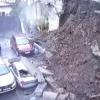 На ВИДЕО попало, как в Кисловодске стена дома погребла под собой автомобили