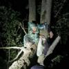Потерявшаяся в лесу пенсионерка ждала помощи, привязав себя к дереву