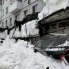 Козырек магазина в казанских Дербышках рухнул из-за скопившегося снега (ВИДЕО)