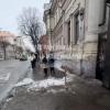 В Казани еще одна женщина пострадала из-за падения льда с крыши на Горького