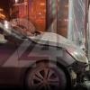 В центре Казани автомобиль врезался в витрину магазина, пострадали трое, включая ребенка