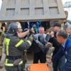 В Набережных Челнах бетонная плита упала на водителя самосвала
