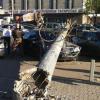 На улице Ершова столб упал на Мерседес S-класса и Ладу 12-й модели (ФОТО)