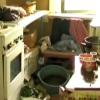 Жительница Татарстана складирует у себя в квартире хлам (ВИДЕО)