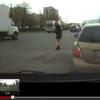В Татарстане мужчина без штанов пытался поймать такси (ВИДЕО)
