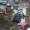В казанском дворе автомобиль "Нива" провалился в яму (ФОТО)